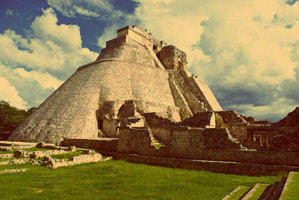 Piramide del adivino Uxmal