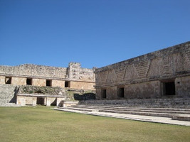 El cuadrangulo de las monjas en Uxmal