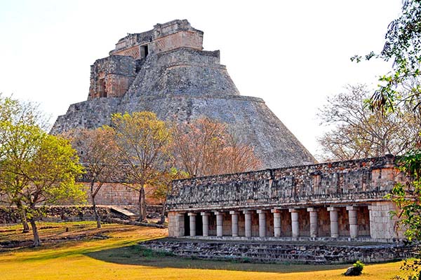 Piramide del adivino en Uxmal